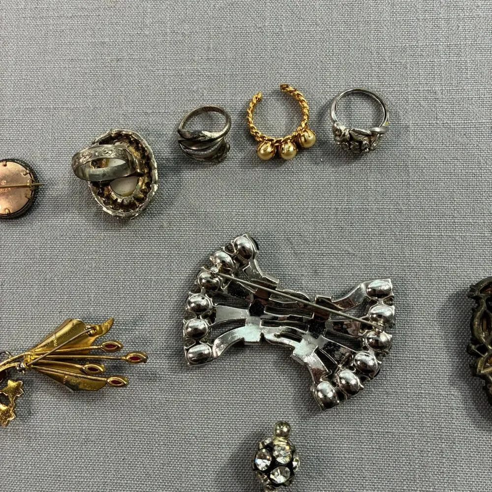 Vintage Costume Jewelry Lot Rhinestone Brooches Pins Rings Floral Portrait